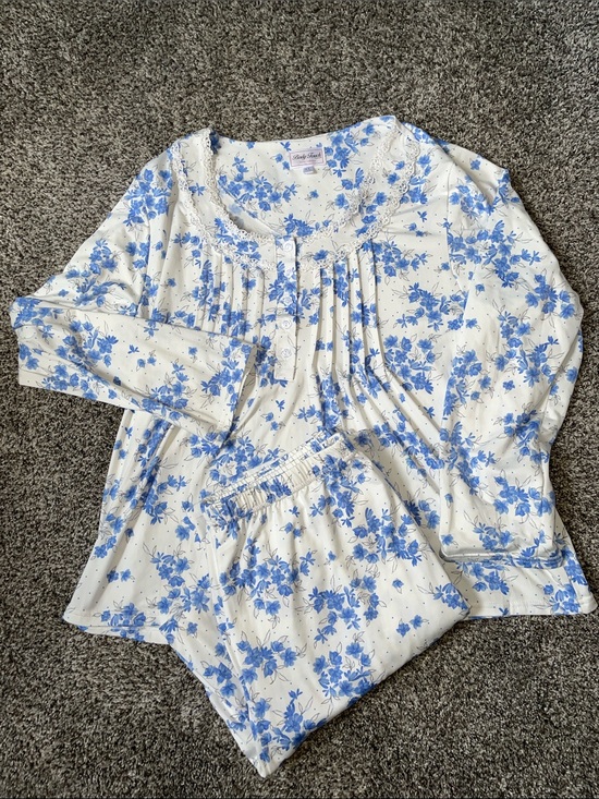 Body Touch Other - NWOT BODY TOUCH Blue Floral Two-Piece Pajama Set. Size XL